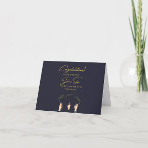Elegante tarjeta de graduación en negro y oro