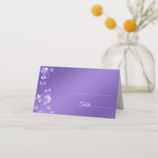 Elegante tarjeta de lugar de Boda morado floral (Anverso)