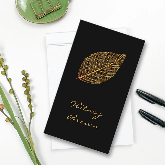 Elegante tarjeta de negocios minimalista de hoja d (Subido por el creador)