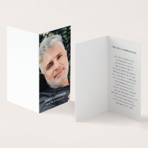 Elegante tarjeta de oración funeraria verde con fo