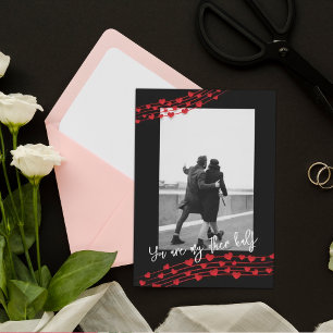 Elegante tarjeta de vacaciones de corazones rojos 