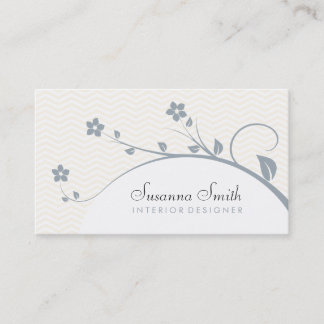 Elegante tarjeta de visita con flores y chevrón