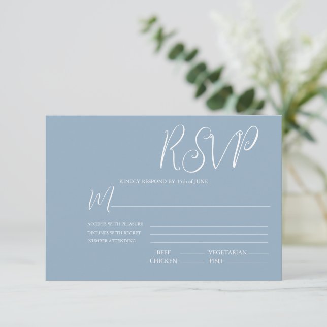 Elegante tarjeta RSVP de Boda Azul y Blanca (Anverso de pie)