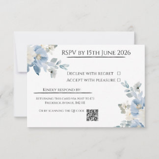 Elegante tarjeta RSVP de boda floral azul con códi