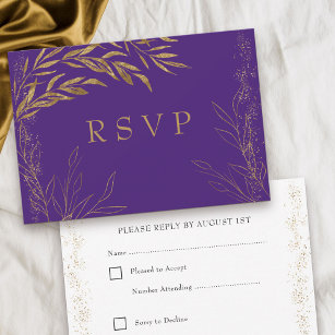 Elegante tarjeta RSVP de color púrpura y oro