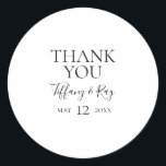 Elegante y simple gracias Pegatina de boda<br><div class="desc">Este sencillo y elegante pegatina de bienvenida es perfecto para su moderno minimalista boda blanco y negro. El diseño presenta un tipo de letra contemporáneo mínimo acompañado de caligrafía formal. ¡Manténgalo como está,  o elige personalizarlo con tu propia obra de arte o fotos!</div>