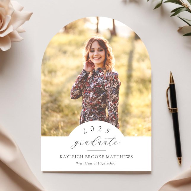 Elegante y simple Invitación de graduación de año  (Subido por el creador)