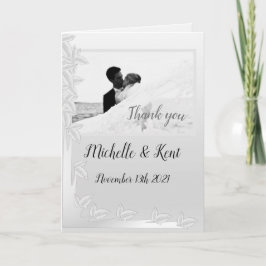 Elegantes hojas de plata dobladas tarjeta de agrad