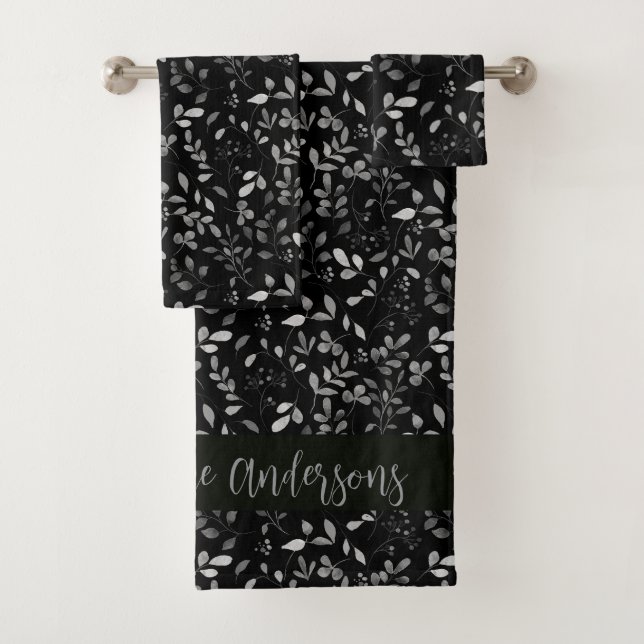 Elegantes hojas plateadas imprimen nombre de famil (In situ)