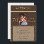 Elegantes invitaciones a fiestas de cumpleaños núm<br><div class="desc">Le encantará recibir esta elegante invitación de cumpleaños número 70 con una foto del invitado de honor. personalizar fácilmente esta invitación con su información.  Incluso puede cambiar las fuentes!</div>