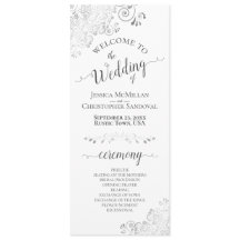 Elegantes rizos de gris plateado en el programa de