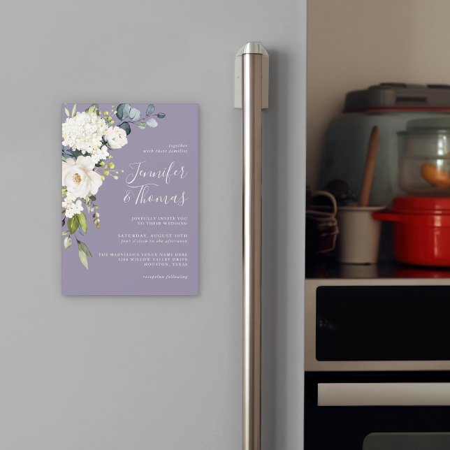 Elegantes rosas blancas e hidráneas sobre Lavanda (Subido por el creador)