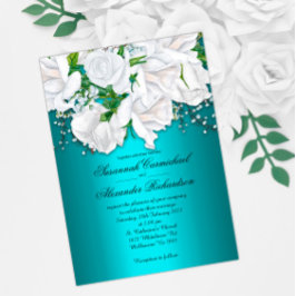 Elegantes rosas blancas en la invitación a la boda
