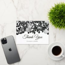 Elegantes rosas blancas y negras vintage con mensa