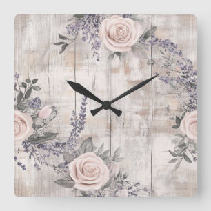 Elegantes rosas rosas y reloj de pared de lavanda