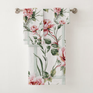 Elegantes rosas y hojas en Trellis