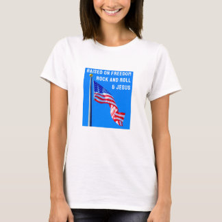 Elevado en camiseta ligera de libertad