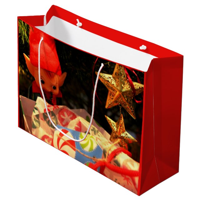 Elf navidades bajo la bolsa de regalo del árbol de (Angulo Anverso)