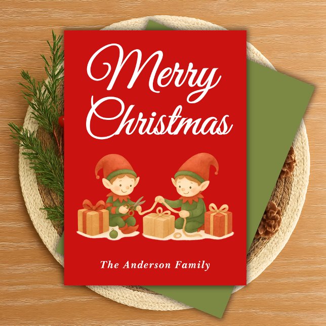 Elfos caprichosos envolviendo regalos de Navidad (Subido por el creador)