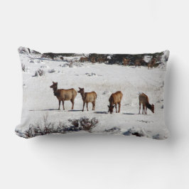 Elk en la almohada lumbar de nieve