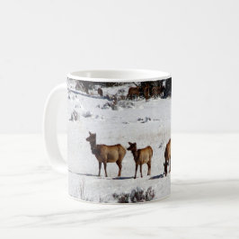Elk en tazas de café de nieve