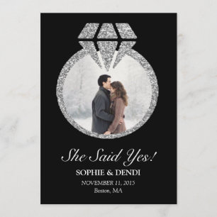 Ella dijo sí la invitación del fiesta de