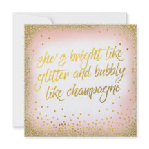 Ella es brillante como la perla de la invitación a