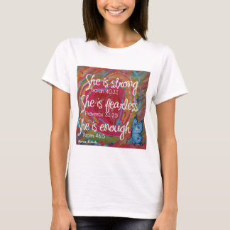 Ella es camiseta fuerte de la escritura