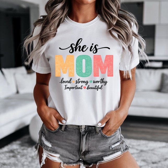 Ella Es Mamá camiseta (She is Mom t-shirt)