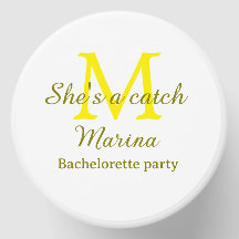 Ella es una fiesta de soltera con monograma amaril