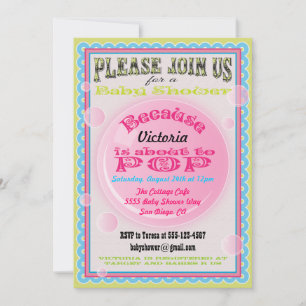 Ella está alrededor a las invitaciones del POP