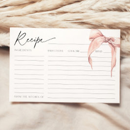 Ella está atando la tarjeta de receta de Knot Pink