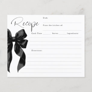 Ella está atando la tarjeta de receta para novias 