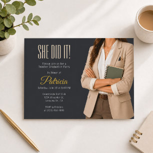 Ella Lo Hizo Invitación de Graduación para Maestro