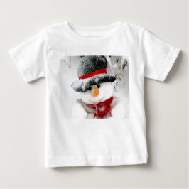 Embroma la camiseta del muñeco de nieve