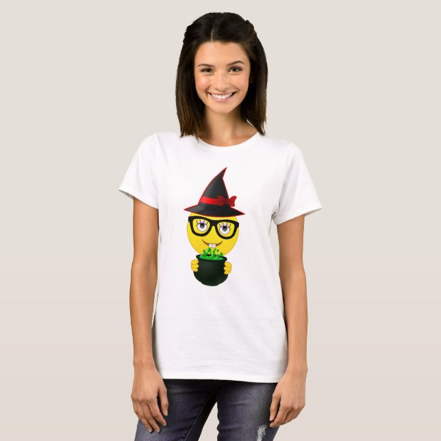 Emoji de la bruja que sostiene la camisa divertida (Anverso completo)