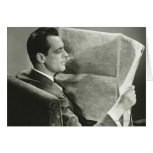 Empresario leyendo el periódico