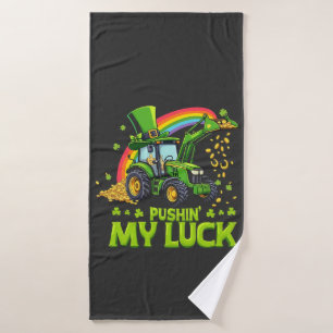 Empujando mi graciosa excavadora St Patrick's Day
