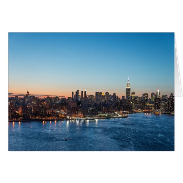 En Brooklyn mirando el horizonte de Manhattan (Anverso (Horizontal))