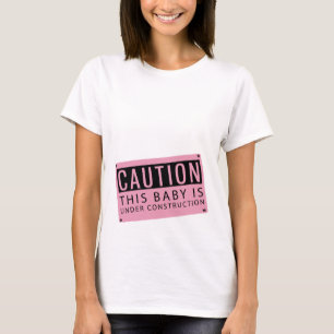 En construcción, camiseta de maternidad