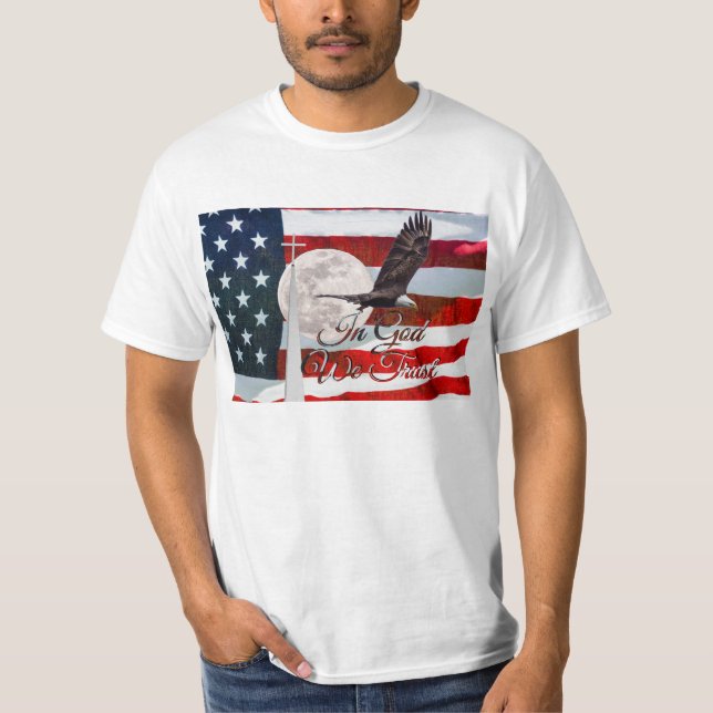En Dios confiamos en la camiseta (Anverso)