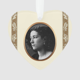 En el ornamento conmemorativo 2 de la foto de