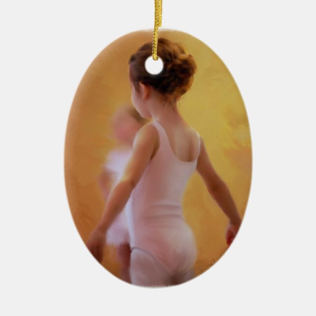 En el ornamento rosado de la bailarina (Frente)