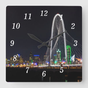 En el reloj de pared del puente Margaret Hunt Hill