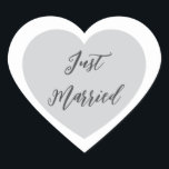 En Forma De Corazón Pegatina casado<br><div class="desc">Sólo el pegatina de corazón casado se muestra en un diseño de doble corazón. Gris de color</div>