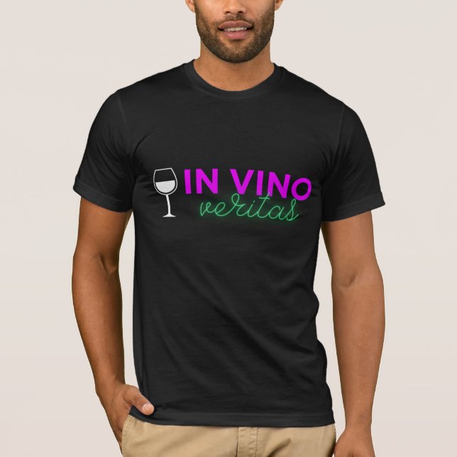 En la camiseta de Vino Veritas (Anverso)