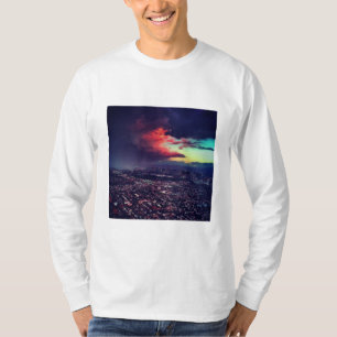 En la camiseta larga de la manga de la tormenta