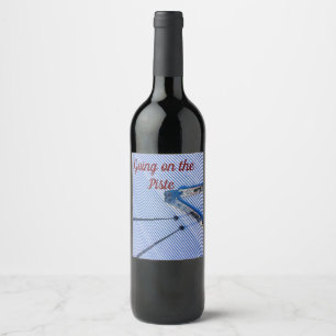En la etiqueta de la botella de vino de esquí Pist
