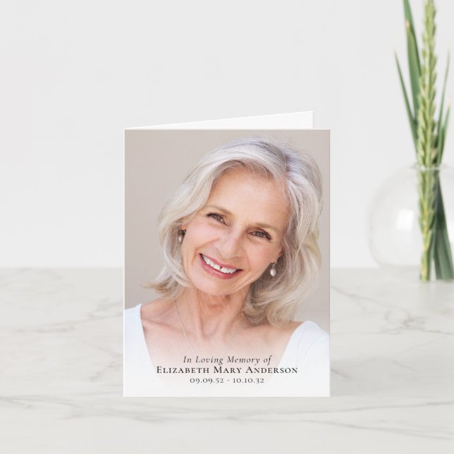 En la tarjeta de oración conmemorativa plegada en  (Anverso)