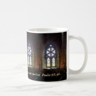 En la taza de la capilla con verso